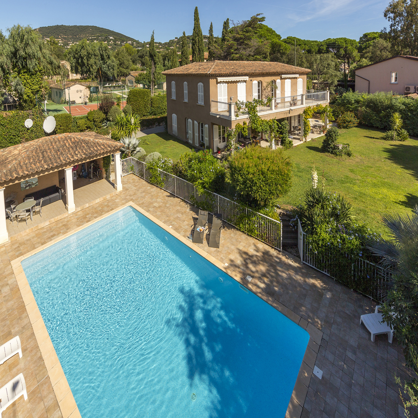 vente A VENDRE APPARTEMENT 2 CHAMBRES EN REZDEJARDIN BEAUVALLON